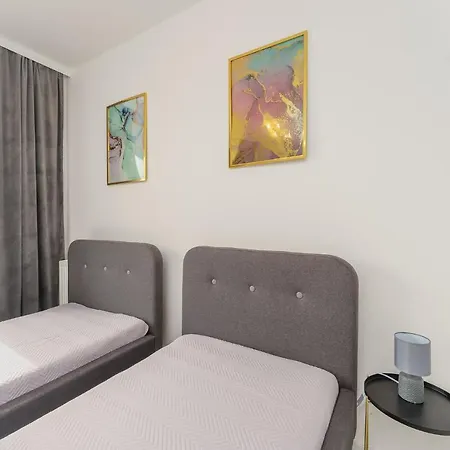 Apartment Fredry 2 Liliowy